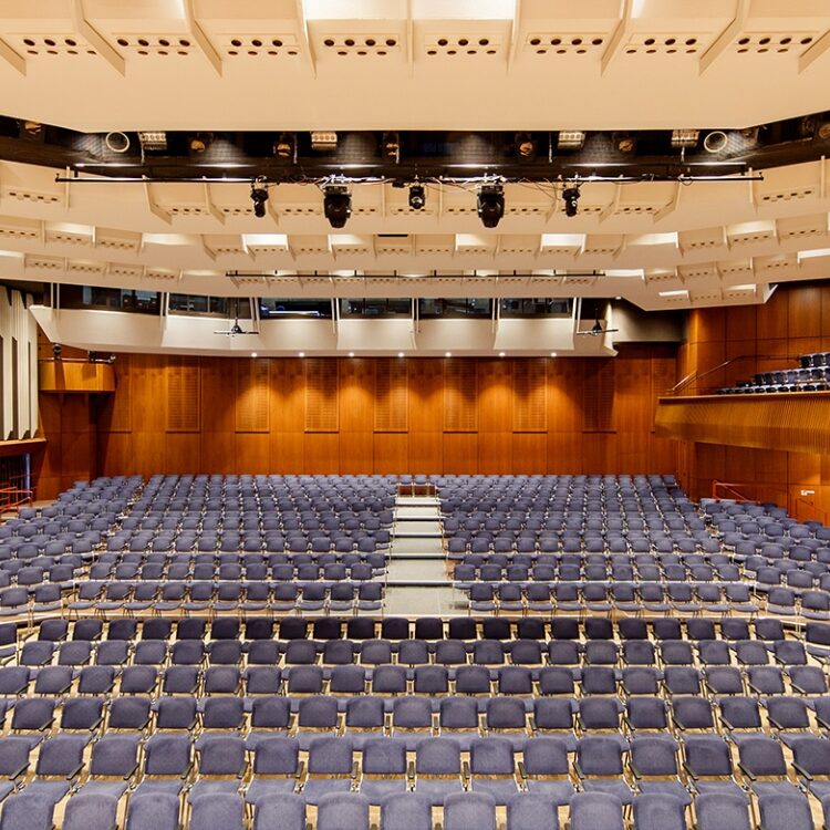 foggia-saal-reihenbestuhlung2